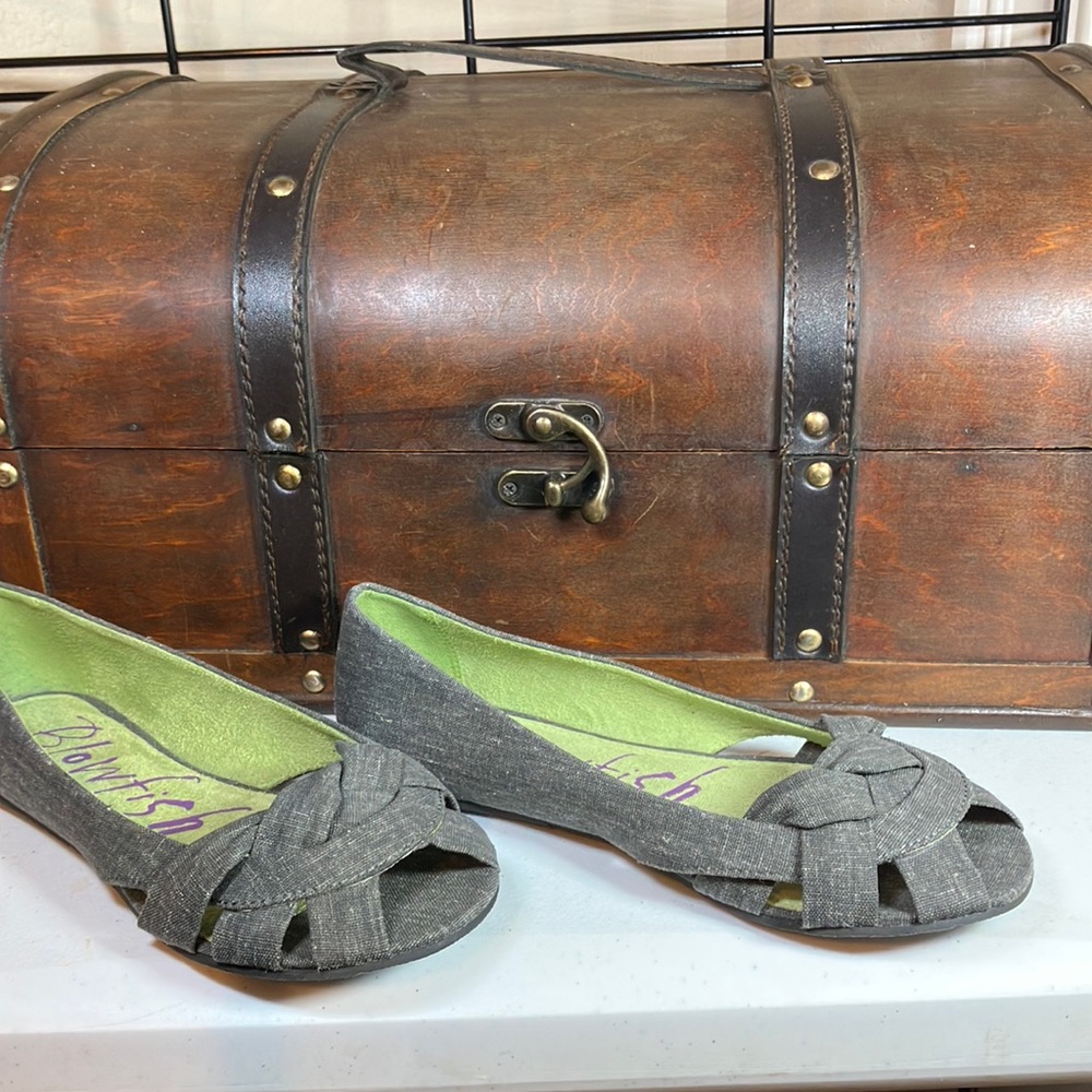 EUC Blowfish Malibu Size 6 Gray Fabric Open Toe Ballet Flats, Cute & Clean